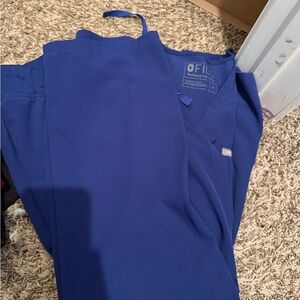 FIGS women’s scrubs